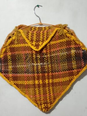 Poncho de Lana de Oveja Teñida – Talla S: Explosión de Color y Calidez Artesanal