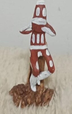 Selk’nam: Pequeña Figura Artesanal en Madera de Lenga – Alma de la Patagonia